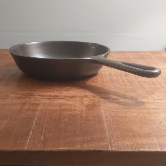 Vintage Unmarked BSR Cast Iron Skillet, #3 - Picture 6 of 14